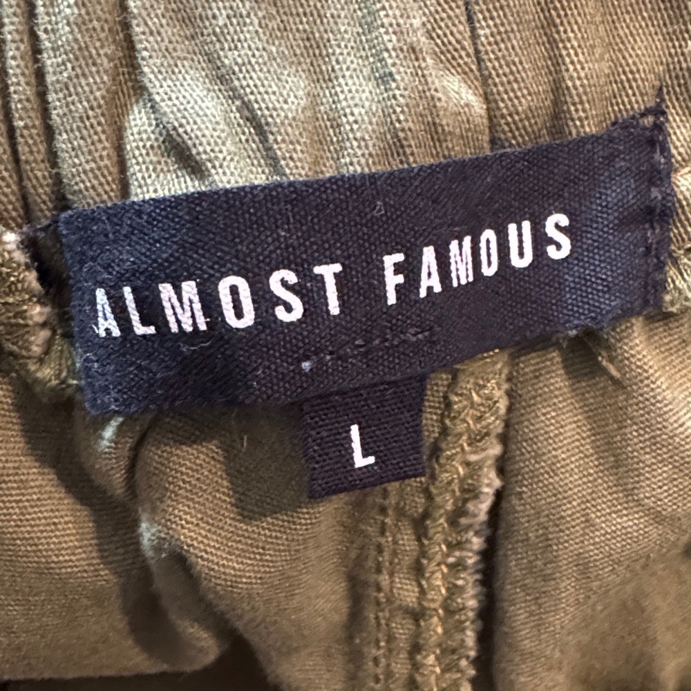 Almost Famous olive cargo joggers with a camouflage belt & pocket flaps Sz Large - Picture 5 of 10